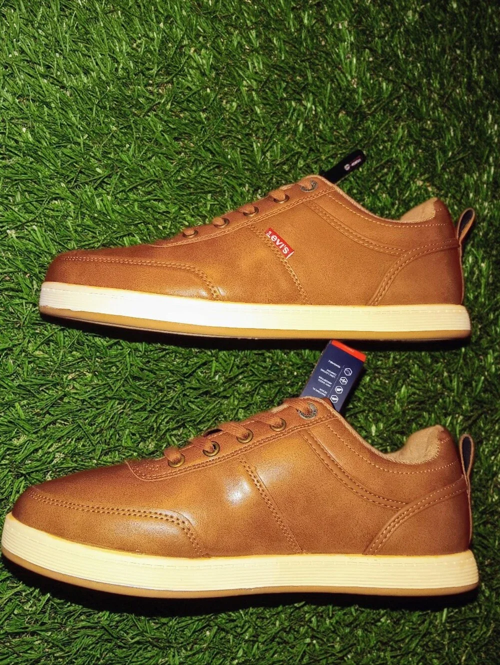 Levis sleek low